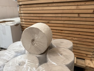 Ca. 1296x Toiletpapier Coreless 1 laags recycled tissue 1400 vel